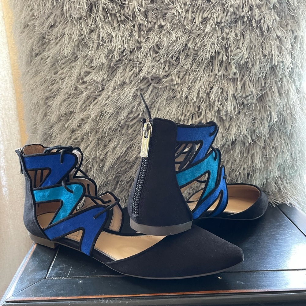 Excellent pre owned condition. Worn once.